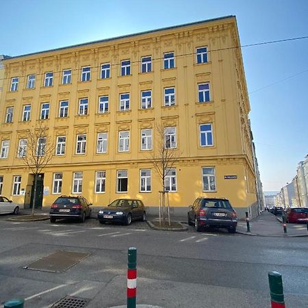 Trendy Apartment Near Schloss Schonbrunn Wina Bagian luar foto